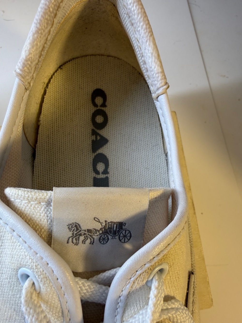 COACH OFF WHITE SNEAKERS U.S 9.5 or EU 40 - Picture 11 of 16